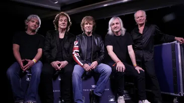 VIDEO / Un celebru cântăreţ a căzut pe scări şi a decedat! Mesajul emoţionant al colegilor de trupă