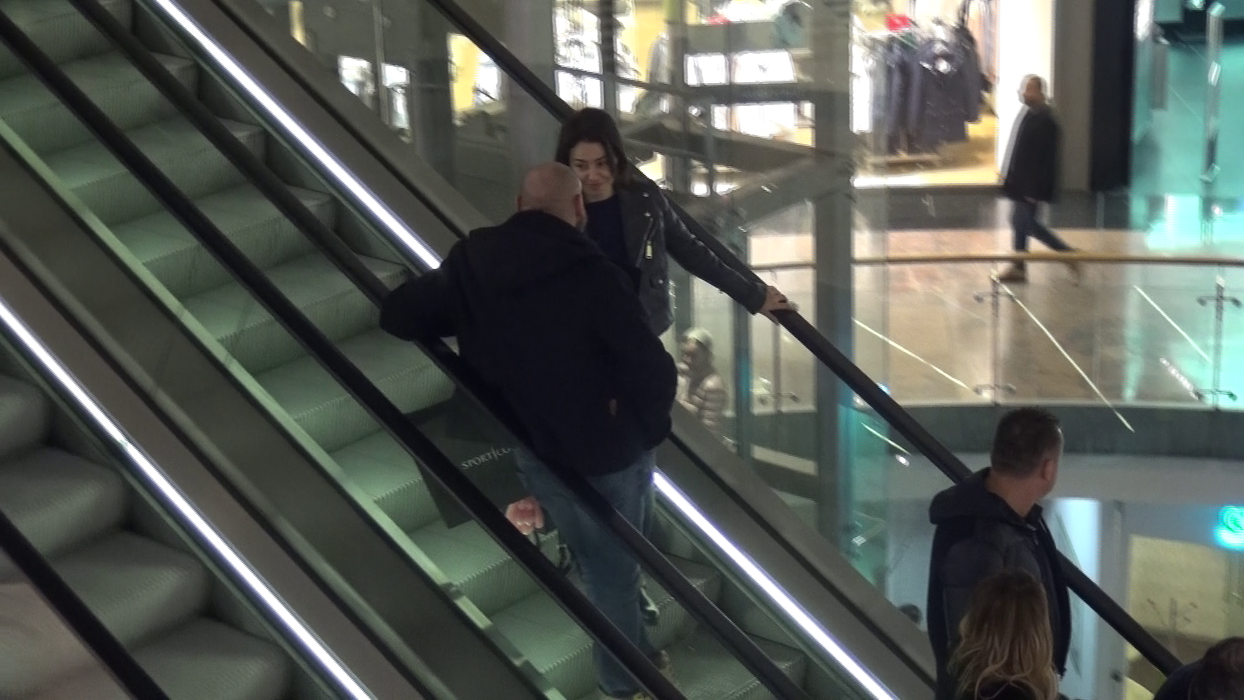 Bogdan Stelea & iubita plătesc parcarea ”fifty-fifty”!
