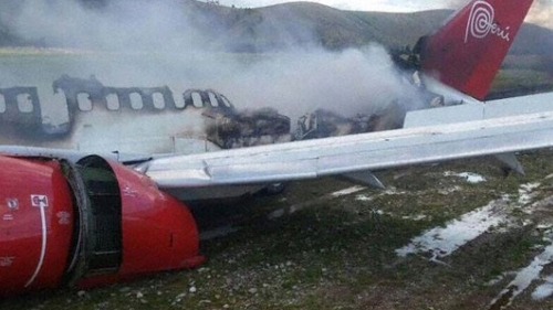 Un avion plin cu pasageri a luat foc!
