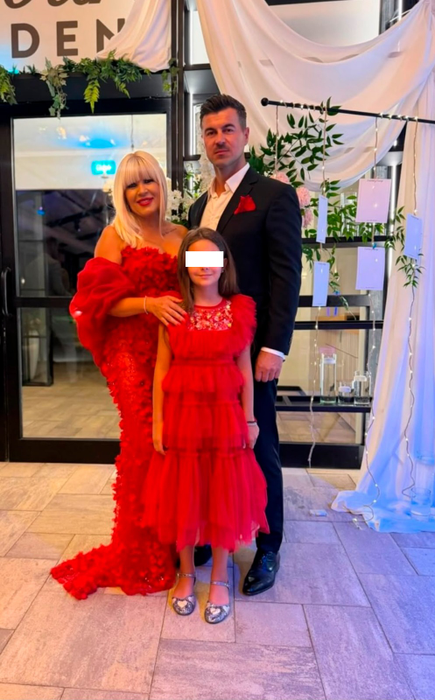 Elena Udrea alături de Adrian Alexandrov și Eva, fiica lor/ sursă foto: Facebook