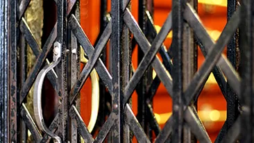 Blocata in lift opt zile