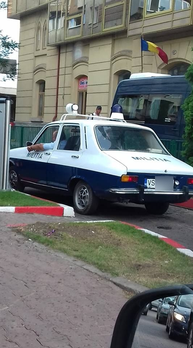 O Dacia 1300 pe care scrie „Miliția” a făcut furori pe străzi! Proprietarul este din Vaslui