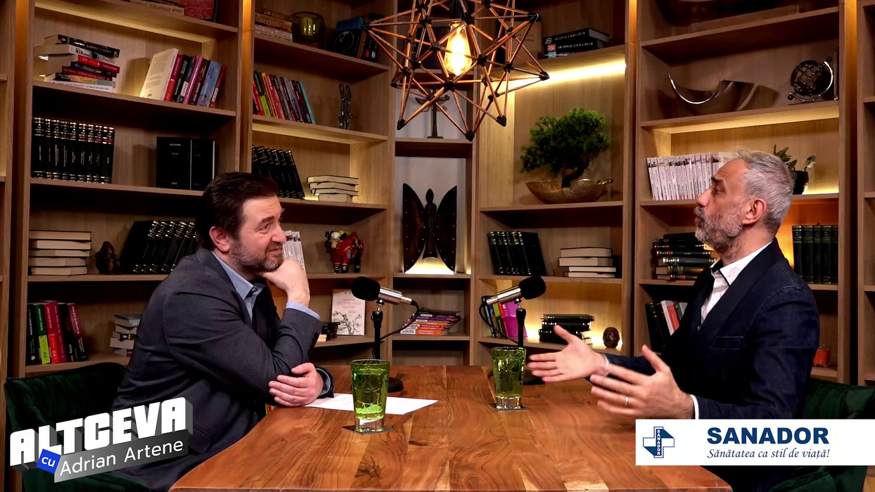 Regizorul Toma Enache este invitatul săptămânii în podcastul "ALTCEVA cu Adrian Artene", difuzat pe 18 februarie, de la ora 19, pe canalul de YouTube dedicat (Foto: captură video)