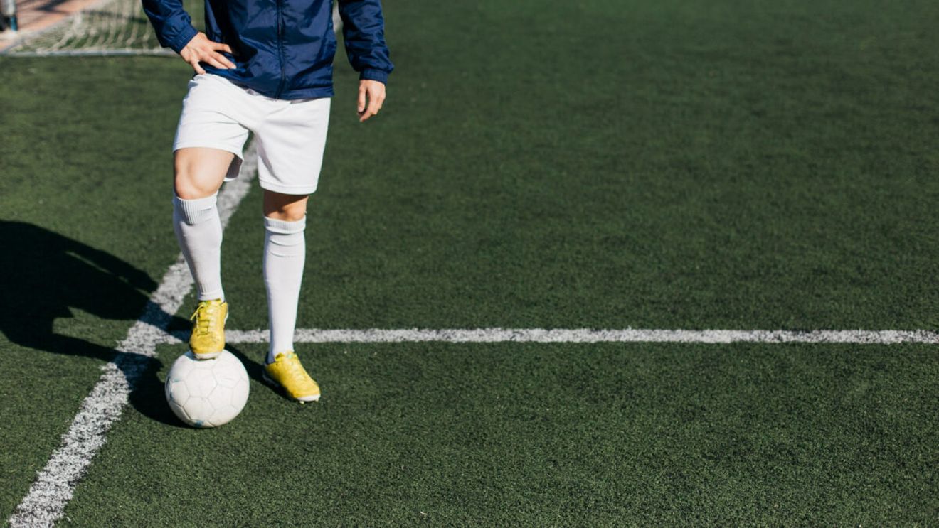 Scandal în fotbal! Celebrul jucător, prins în offside cu cea mai bună prietenă a soției sale