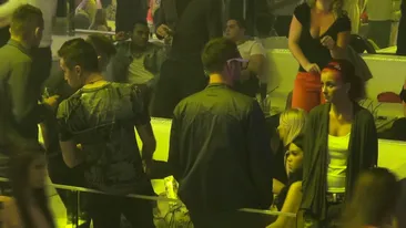 Sylvia s-a facut foc si para pe iubitul ei! In timp ce el se distra si jubila, ea se oftica si mai avea putin si plangea!