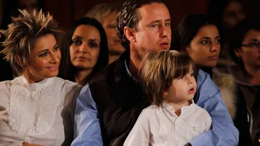 In plin conflict cu impresarul Dumitru Tudor, pe care l-a acuzat de santaj, Prodanca se distreaza la evenimente mondene. Si-a schimbat coafura pentru prima iesire in public de la declansarea scandalului! Vezi aici cum ii sta!