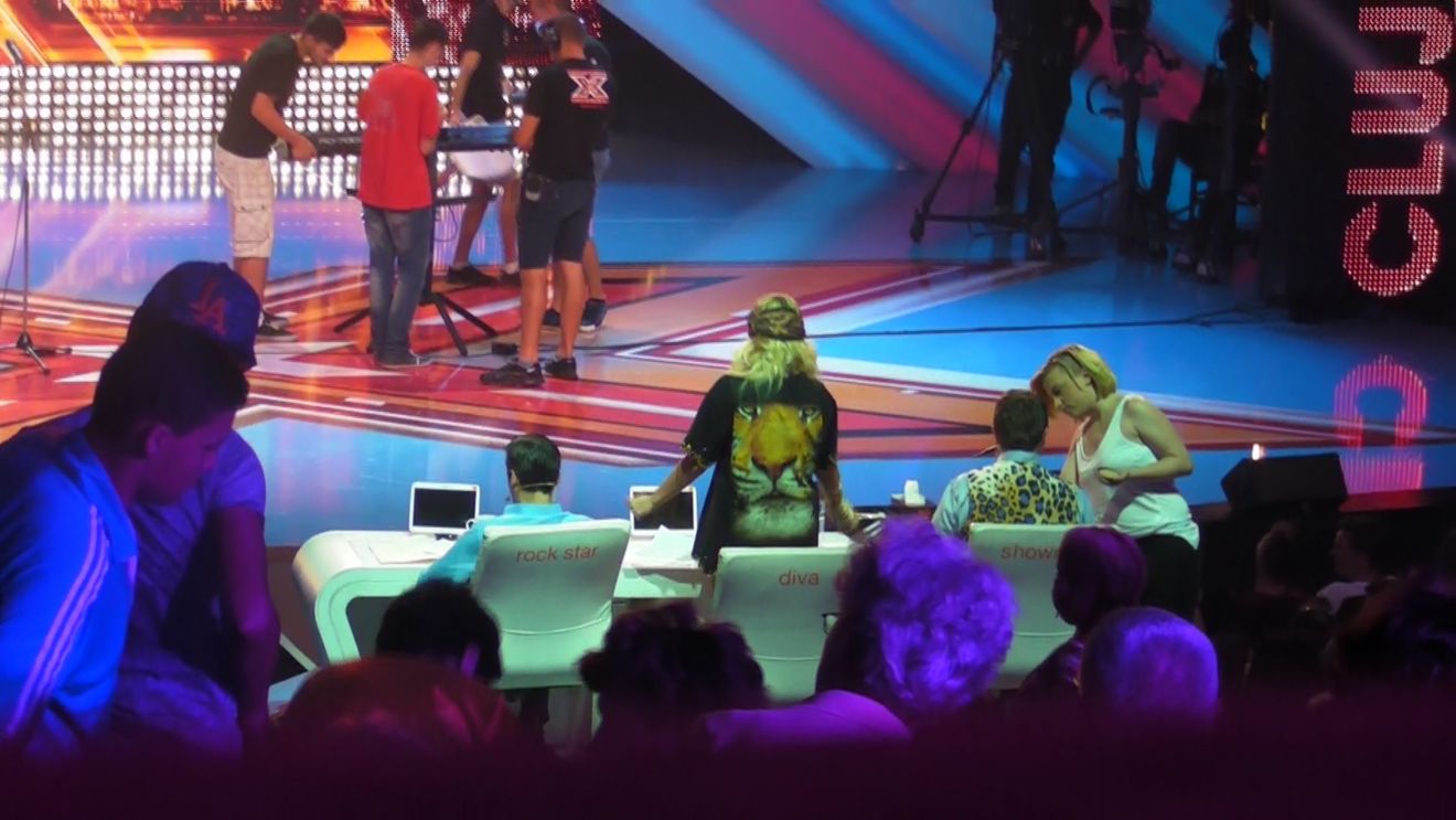 Imagini in premieră de pe platoul de filmare cu juratii Banica Jr si Brenciu. Cum au reactionat la mistourile unui concurent