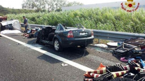 Accident cumplit în Italia. A supravieţuit doar bebeluşul unui cetăţean moldovean!