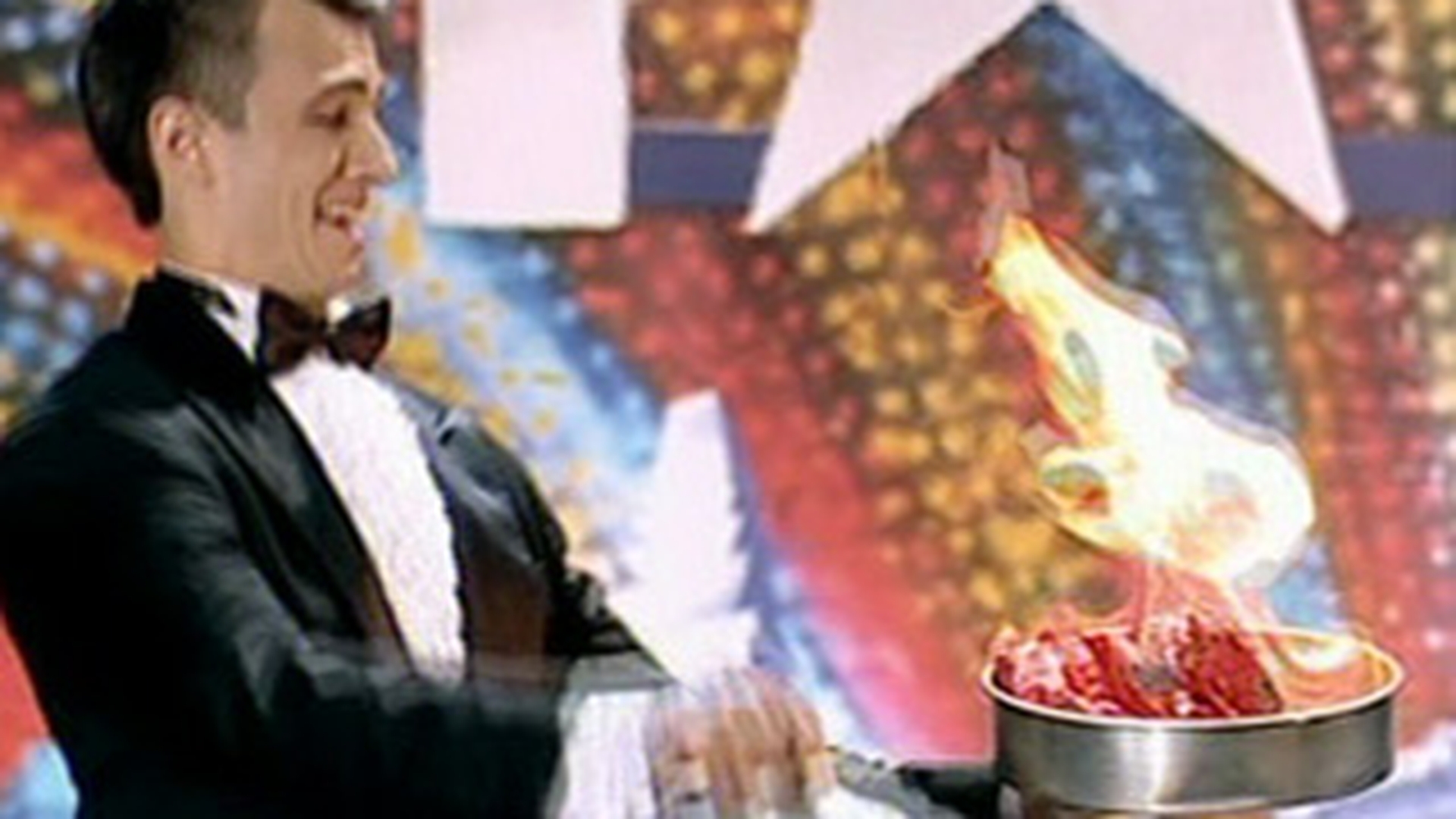 VIDEO Numar de magie incendiar la "Romanii au talent"! Un concurent a avut nevoie de interventia pompierilor pentru a-si duce numarul la bun sfarsit!