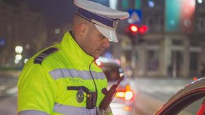 Colegii polițiști au venit să aprindă lumânări la locul unde Ionuț a murit, după accidentul de la Palatul Parlamantului