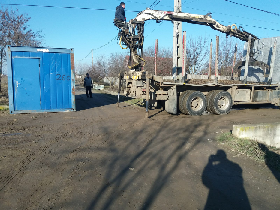Containerele folosite de sinistrații de la Rast au primit o nouă utilizare
