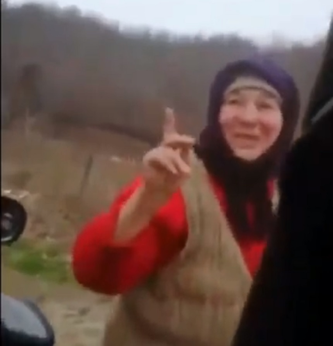Reacţia inedită a unei bătrâne când află că soţul ei a fost arestat