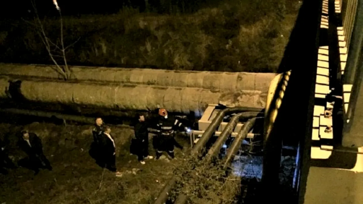 Descoperire macabră sub un pod din Oradea! Un trecător a găsit cadavrul complet carbonizat al unei persoane