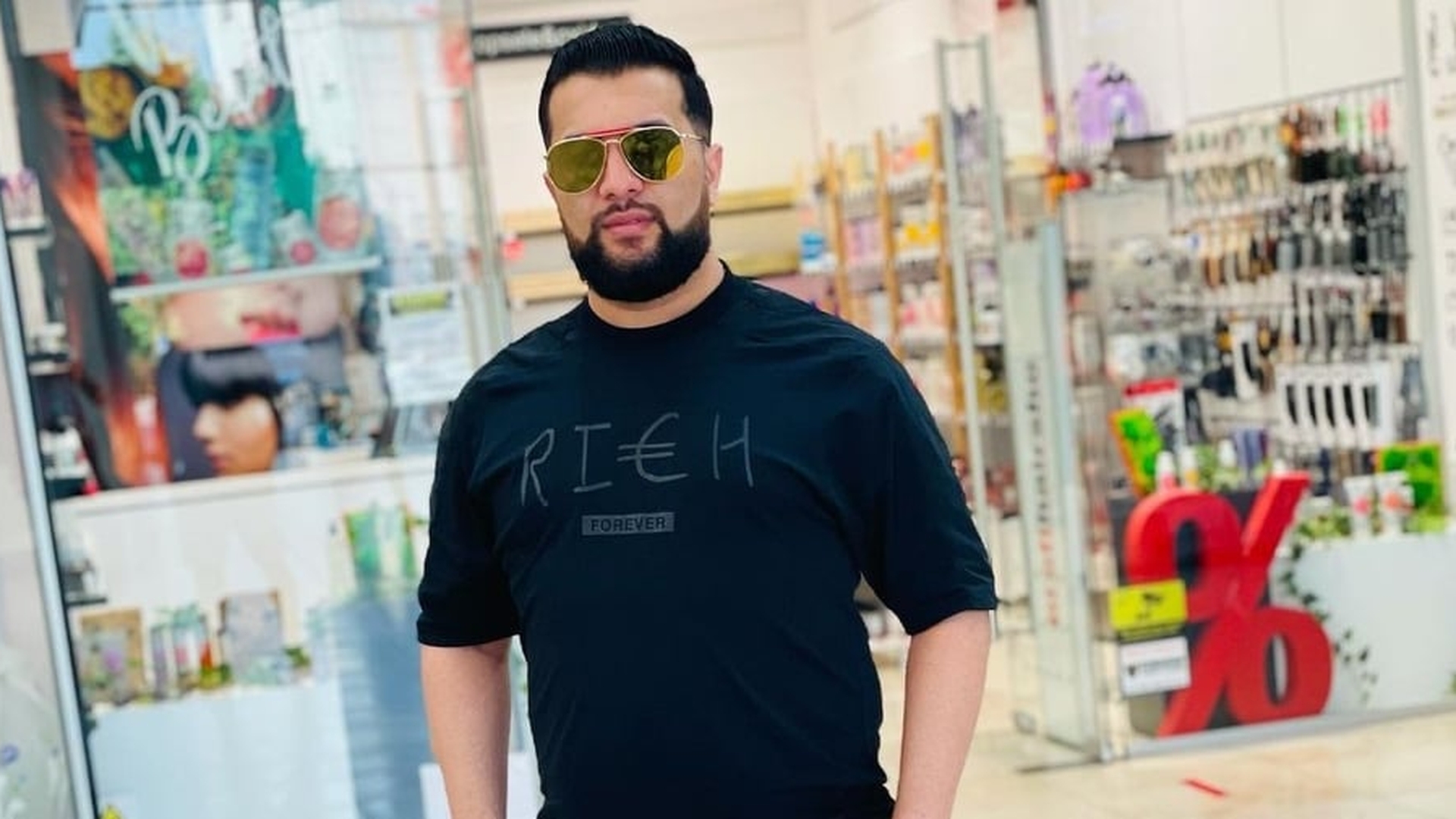 FOTO| Cum arăta Tzancă Uraganul înainte să devină celebru! Manelistul se prezenta sub un alt nume