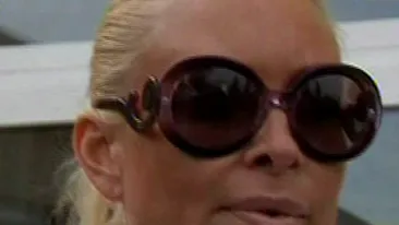 VIDEO Vica lui Piturca, executata silit pentru o datorie la intretinere! Are sa dea asociatiei de proprietari 14.000 de lei!