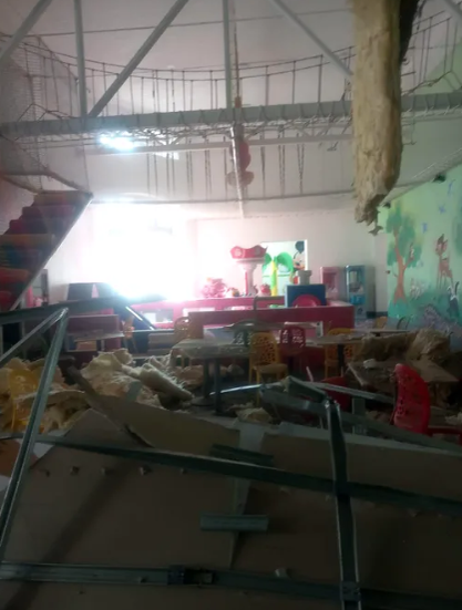 Primele imagini cu locul de joacă peste care a căzut un TAVAN