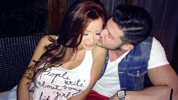 Love is in the air! Bianca si Victor, spionaţi de un intrus si când se sărută! Uite cine îi urmăreşte non-stop