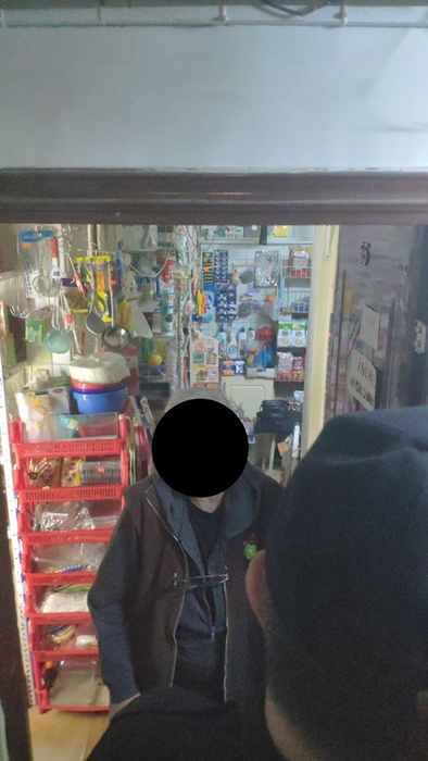 ”Butic la înălțime” O bătrână de 73 de ani din București și-a transformat casa în magazin alimentar, ilegal, pe perioada pandemiei! Imagini incredibile