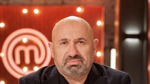 Cafea turcească perfectă, după rețeta lui Cătălin Scărlătescu. Ce face el după ce apa dă în clocot