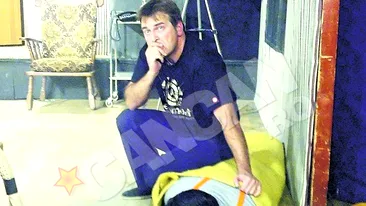 Liviu Varciu e actor pe bune, in Menage a trois. A debutat in teatru, infasurat intr-un covor