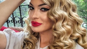 Fotografia postată de Valentina Pelinel cu gemenele sale. Detaliul observat de fani