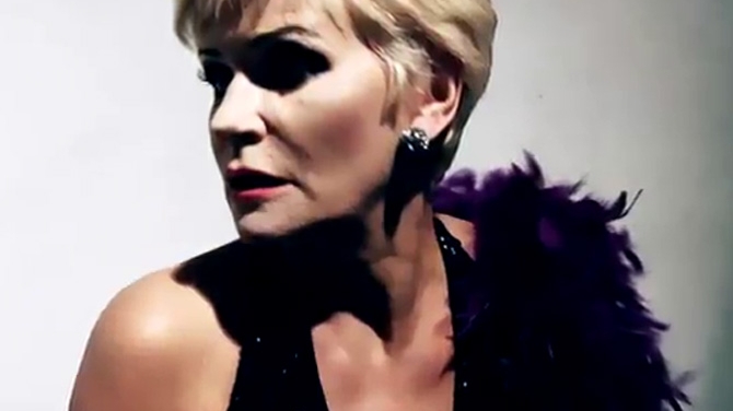 Monica Tatoiu, scene de groaza in casa! Uite cum s-a descurcat ca actrita intr-un scurt-metraj!