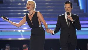 Iulia Vântur și Ștefan Bănică Jr s-au pupat și s-au îmbrățișat sub privirile multora. Imaginile care i-au uluit pe fani
