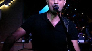 Robert Turcescu isi va serba ziua de nastere intr-un concert de zile mari cu trupa sa, "Casa Presei"!