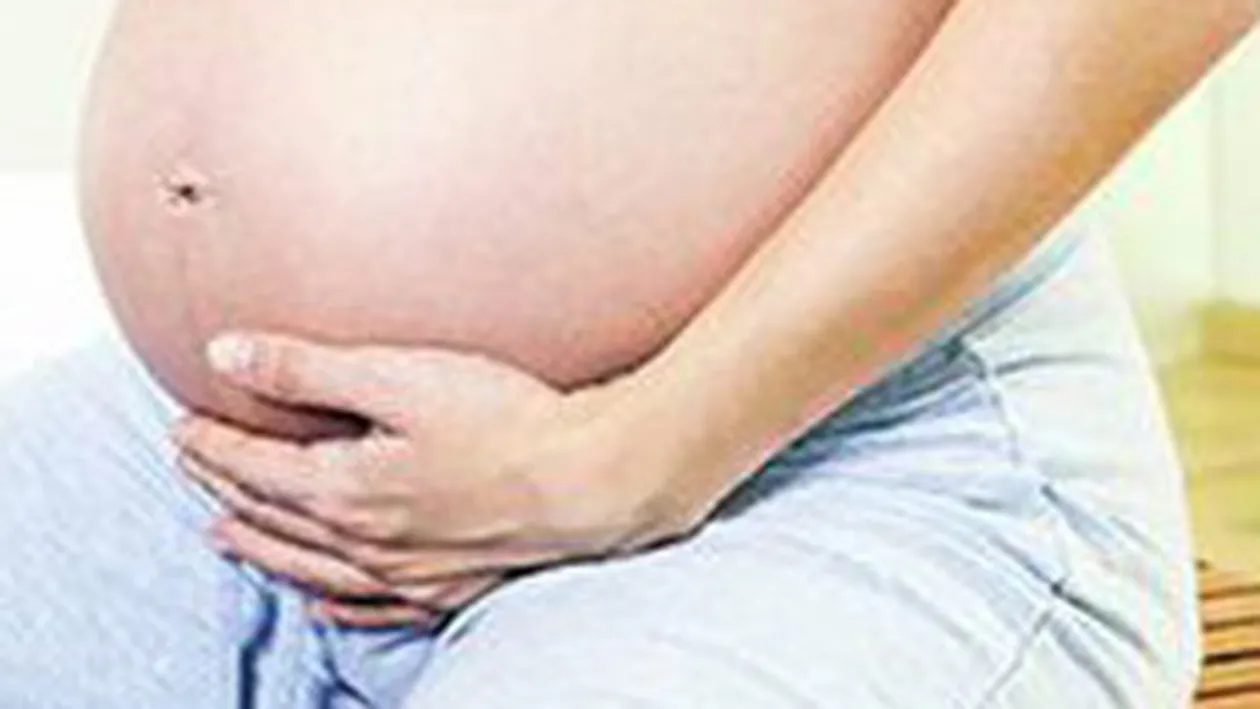 O tanara de 19 ani, insarcinata in luna a saptea, s-a aruncat de la etaj din cauza geloziei