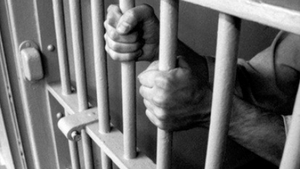Un sucevean nu mai suportă să trăiască în detenţie şi bolnav! I-a cerut preşedintelui să fie eutanasiat!