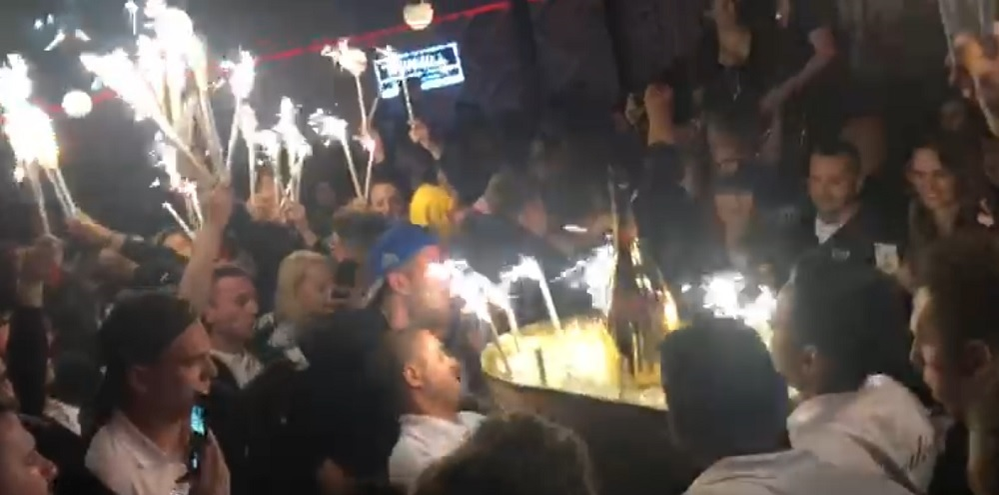 ”Dinozaurul” de 9 litri învelit în foiță de aur