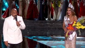 Incendiat in piata publica! Vezi ce se intampla cu prezentatorul Miss Universe care a anuntat din greseala o alta castigatoare