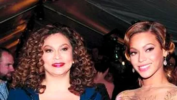 Zici ca sunt surori, nu mama si fiica