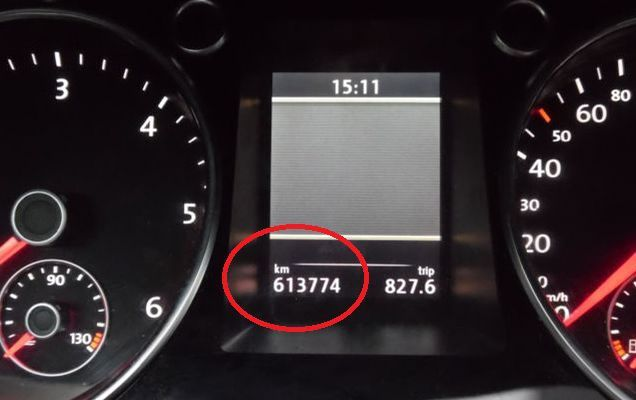Asta le întrece pe toate! Un român a dat înapoi kilometrajul unei maşini cu… 550.000 de kilometri!