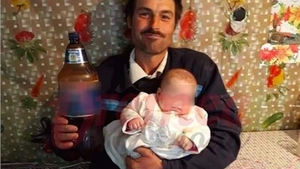 Monstru cu chip de om. Cum arată bărbatul din Vaslui care și-a snopit în bătaie familia. Fiica lui cea mare a amenințat că se sinucide. FOTO
