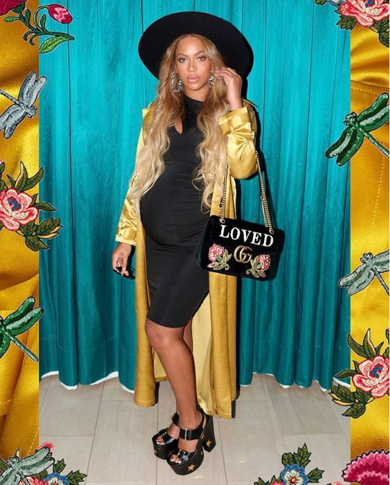 BEYONCE şi gemenii săi încă se află în spital şi ar avea probleme medicale! Celebra cântăreaţă ar fi adus pe lume un băieţel şi o fetiţă