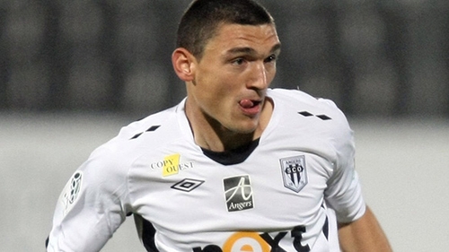 Este la un pas de divort. Dupa ce a fost prins cu amanta, Claudiu Keseru a fost dat afara din casa de sotie!