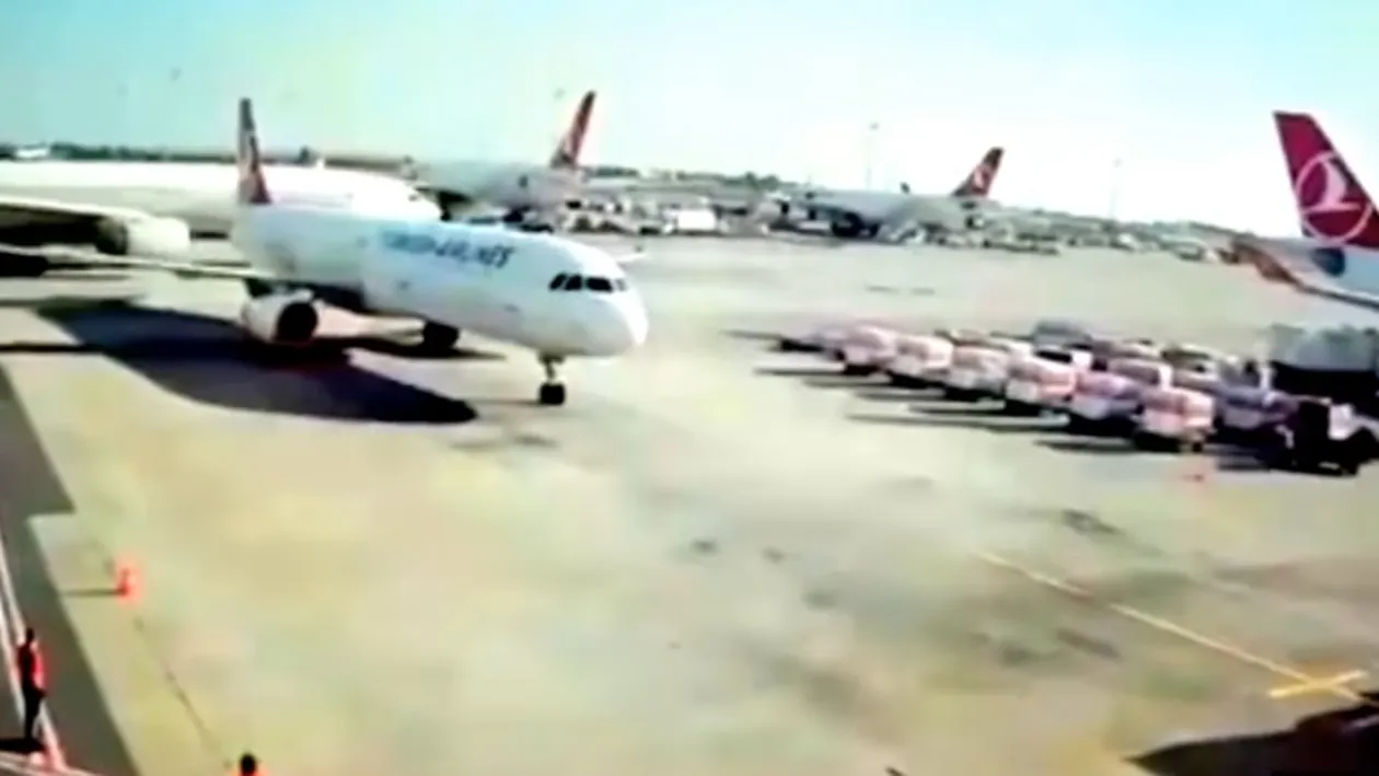 Două avioane pline cu pasageri s-au ciocnit pe Aeroportul Atatürk din Istanbul! Una dintre aeronave s-a rupt