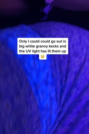 O seară la club s-a transformat într-un adevărat fiasco pentru o tânăra. Lumina UV i-a expus lenjeria intimă