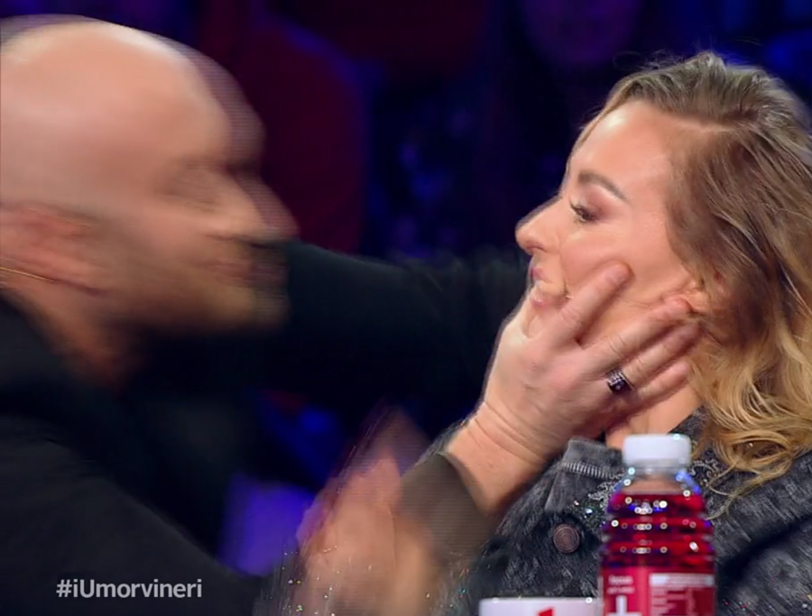 Mihai Bendeac și Delia Matache, filmați sărutându-se pe gură. Imaginile au fost difuzate din greșeală de Antena 1