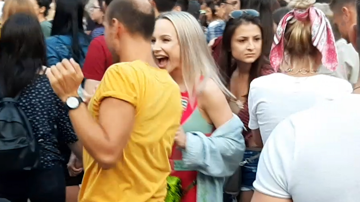 Sandra Izbașa, piruete erotice  la un party ”pe vechi”