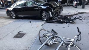 Panică la New York : o maşină neagră a lovit pietonii de pe trotuar. Până acum sunt şase victime!