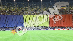 Ce nu s-a vazut la TV la meciul Romania - Andorra! Plictiseala pe teren, show in tribune!
