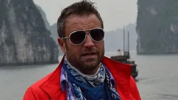 Catalin Botezatu, DEZMAT de pomina in club cu doua blonde celebre! Nu si-a putut lua mainile de pe fundul lor!