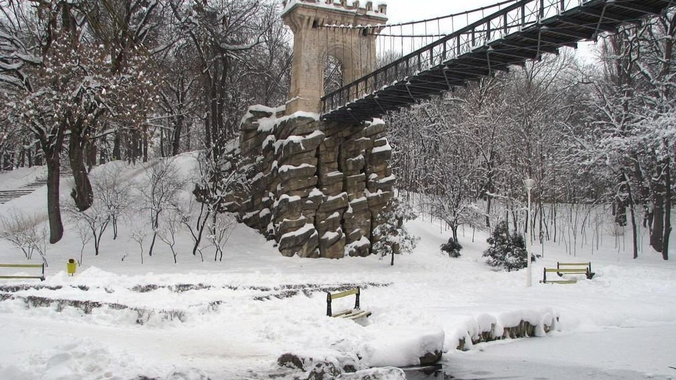 (P) Craiova sub asediul vremii capricioase! Ninsoare, ceață și temperaturi schimbătoare dau planurile peste cap