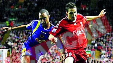 Urmarit prin spital pentru autografe