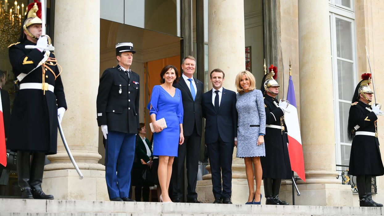 Nu o recunoști! Cum arăta Carmen Iohannis în tinereţe! În copilărie, Prima Doamnă a luat lecții de balet și de pian