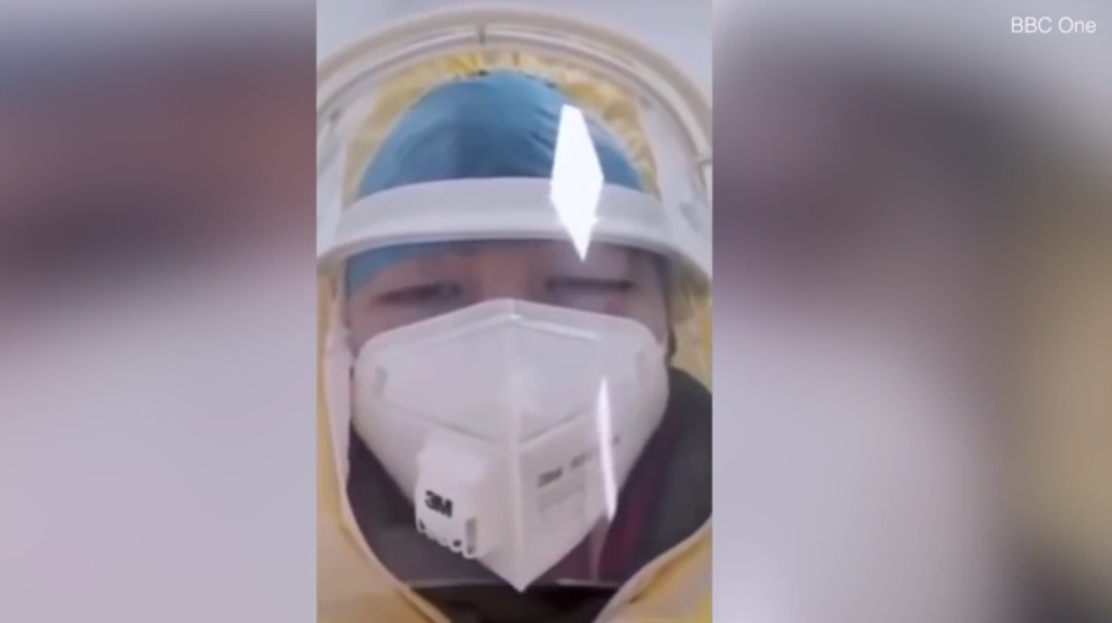 Mărturiile copleşitoare ale unei asistente din Wuhan despre coronavirus: “Aş vrea să transmit tuturor celor care văd acest clip video…”