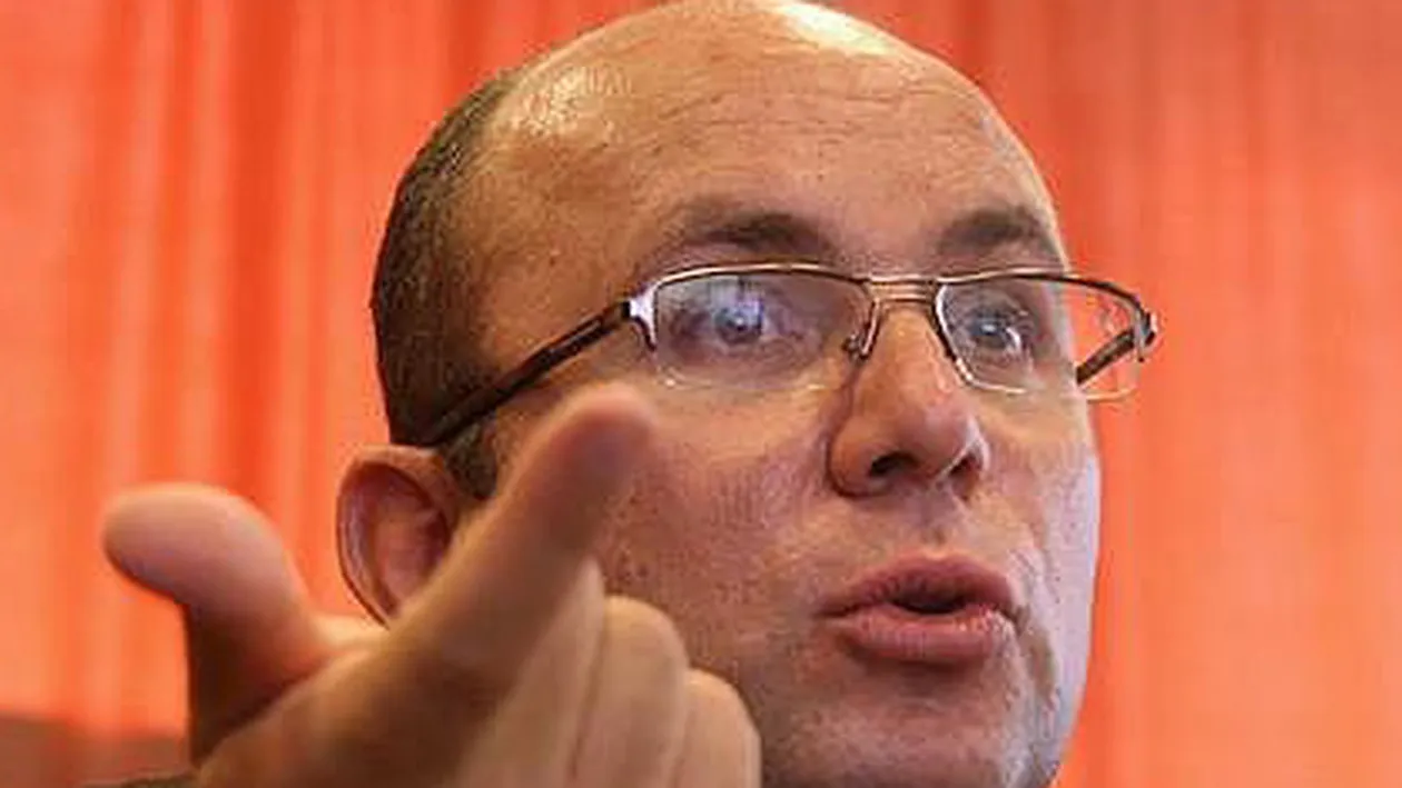 COZMIN GUŞĂ dezvăluie cum s-au purtat negocierile între DENISE RIFAI şi ALINA GORGHIU. ”Să se aştepte ca urâtele şi bărbaţii frustraţi…”