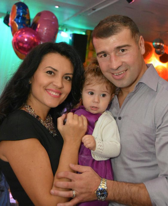 Ce mare s-a făcut fetița lui Lucian Bute! Micuța a împlinit 1 anișor